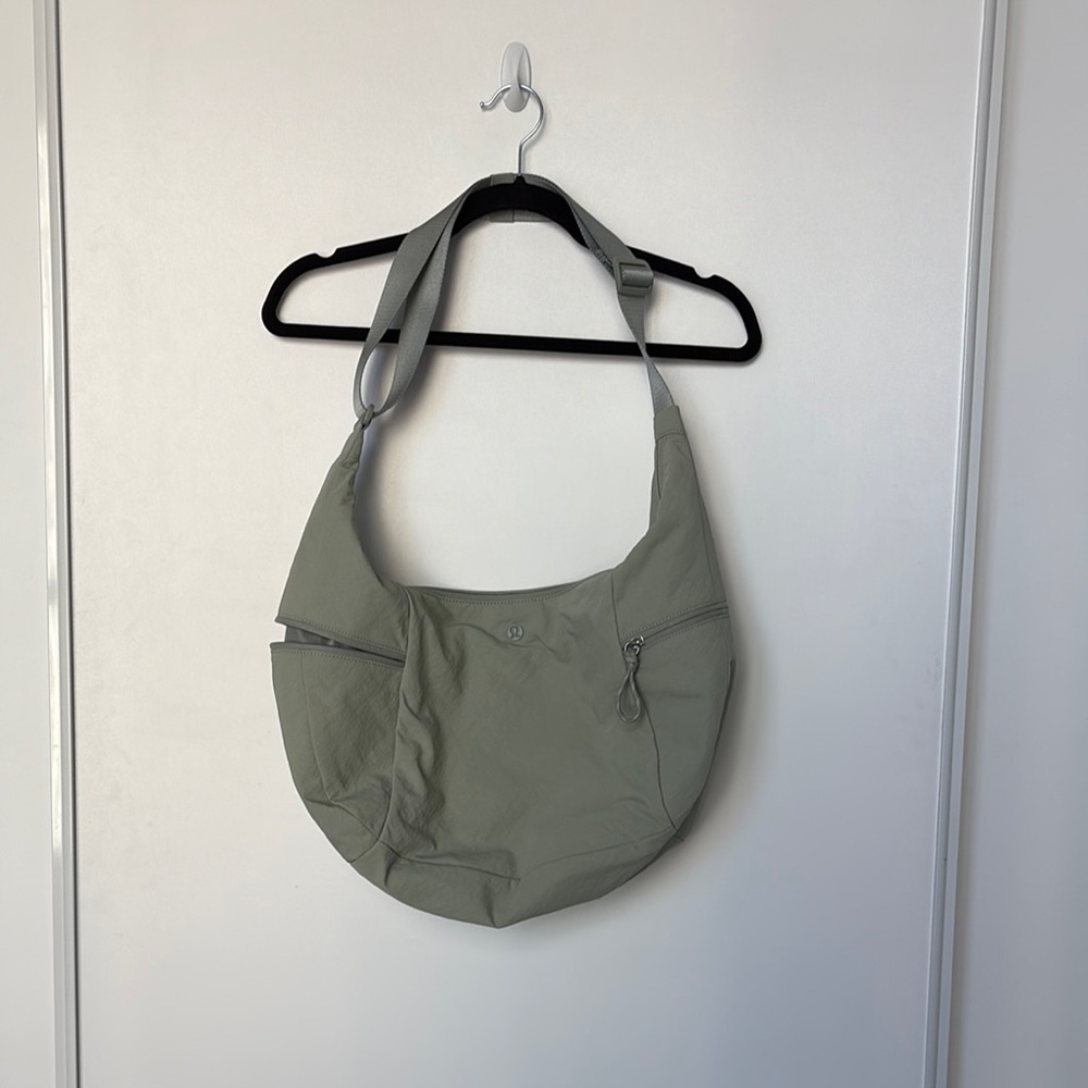 LULULEMON Large Slouchy Sling Bag 13L